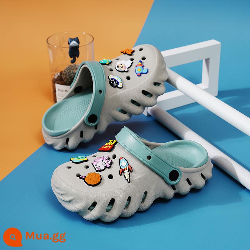 abckids giày xỏ lỗ trẻ em bé trai dép xăng đan mùa hè chống trượt trẻ em trung và lớn bé trai đi giày đi biển - Xanh xám (Crayon Shin-chan)