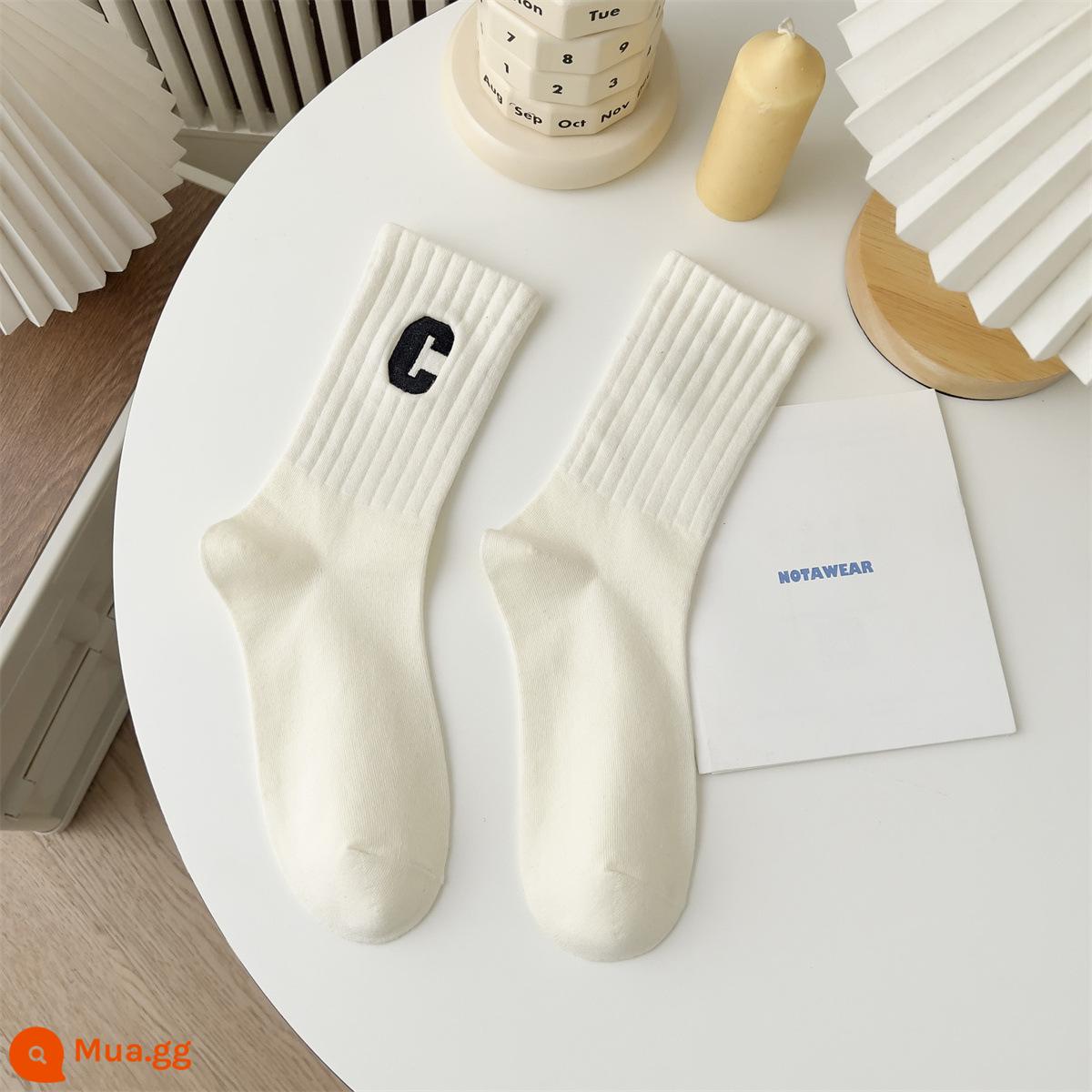 CrazySox Hàn Quốc Tất Nữ Cotton Chải Kỹ Thêu Chữ Big C Đại Học Gió Thể Thao Ins Tất - Trắng