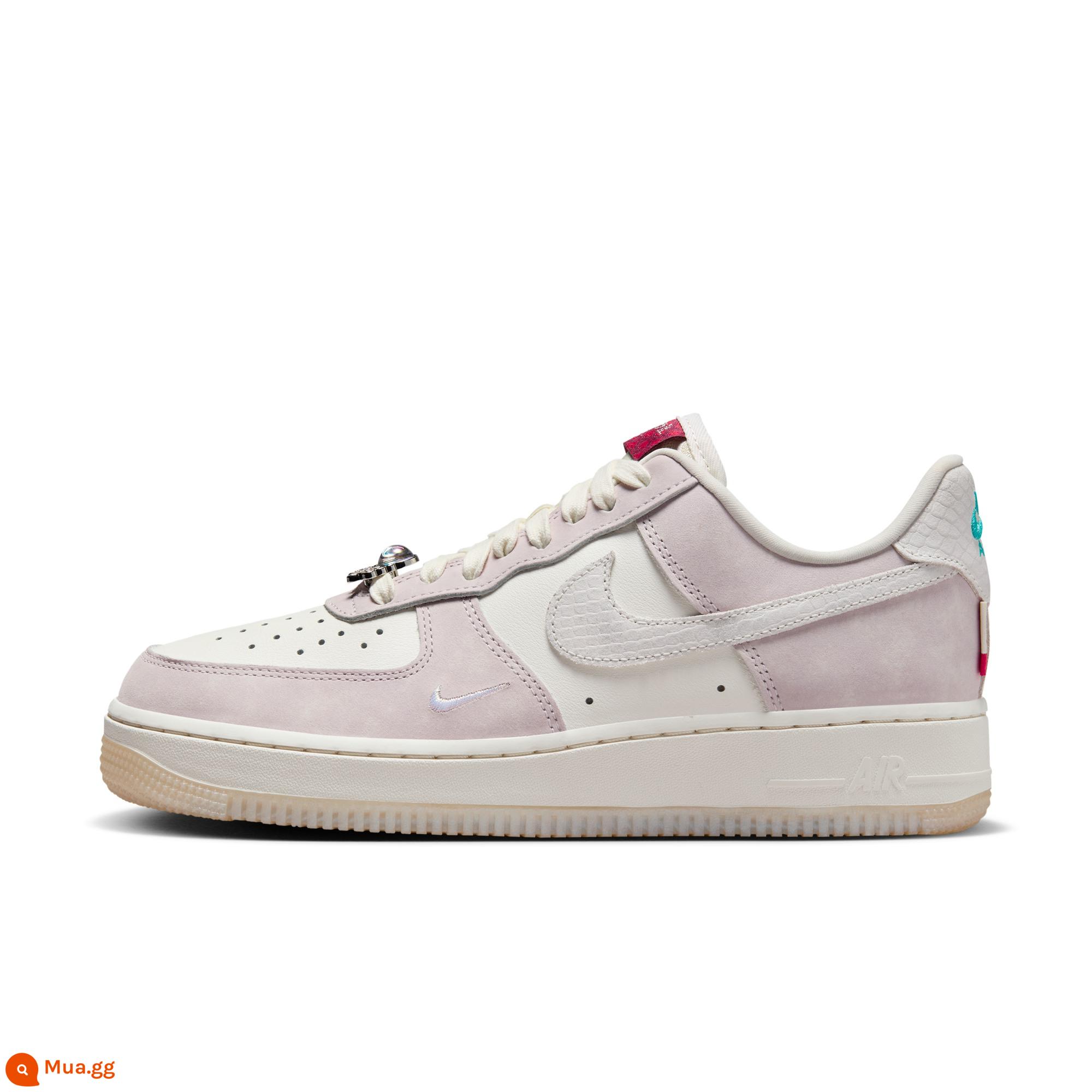 Giày thể thao Nike Air Force One chính thức của Nike AIR FORCE 1 '07 LX FZ5066 dành cho nữ - 111 cánh buồm trắng/cánh buồm trắng/cánh buồm trắng/xám tím/xanh xương rồng/đỏ rồng