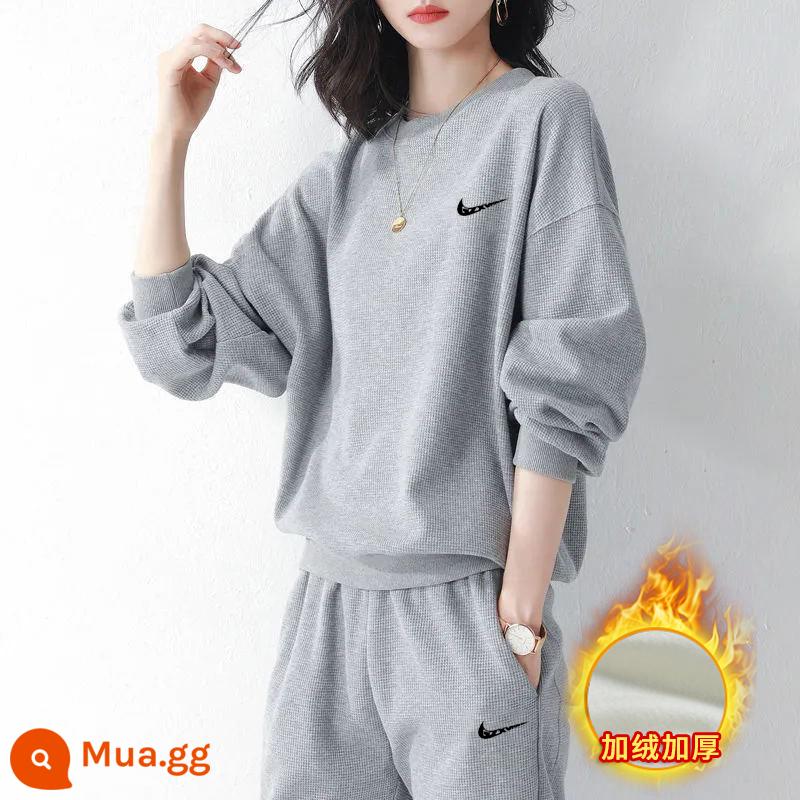 Bộ đồ thể thao Niketon dành cho nữ 2023 mới thường ngày xuân thu áo thun dày nữ cộng với bộ đồ hai mảnh nhung và dày - Bộ đồ màu xám [đen] cộng với nhung