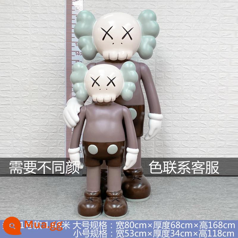 kaws trang trí lớn tác phẩm điêu khắc Sesame Street búp bê bạo lực gấu net màu đỏ cửa hàng phòng khách đổ bộ thủy triều chơi thẻ đục lỗ lớn ảnh - Kết hợp cha mẹ và con cái 1,7 mét