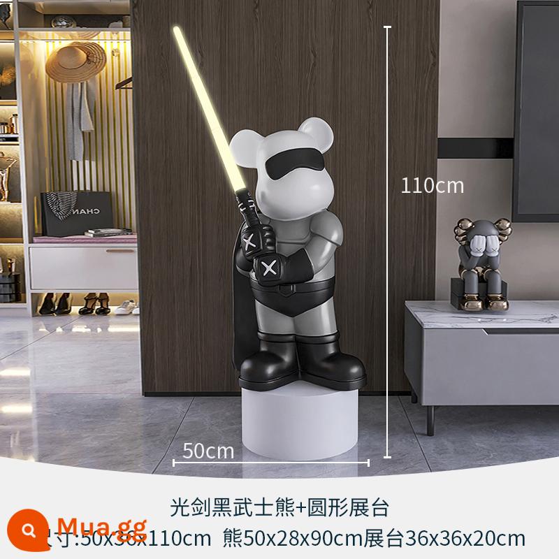 Sáng tạo lightsaber bạo lực gấu phòng khách quy mô lớn từ sàn đến trần đồ trang trí thủy triều chơi tủ TV trang trí hiên nhà tân gia quà tặng nhà mới - Đồ trang trí đặt trên sàn của Lightsaber Darth Vader Bear (thanh kiếm ánh sáng có thể tháo rời bảy màu) + bệ triển lãm tròn