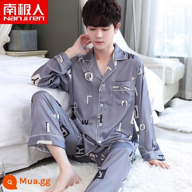 Nanjiren Pyjamas Nam Ice Silk Phần Mỏng Mùa Hè Voan Homewear Thoáng Khí Mới Lụa Ngắn Tay Bộ - NSLQ-[Satin Voan]-[Chiều dài gấp đôi] 22014 Chữ in màu xanh và xám