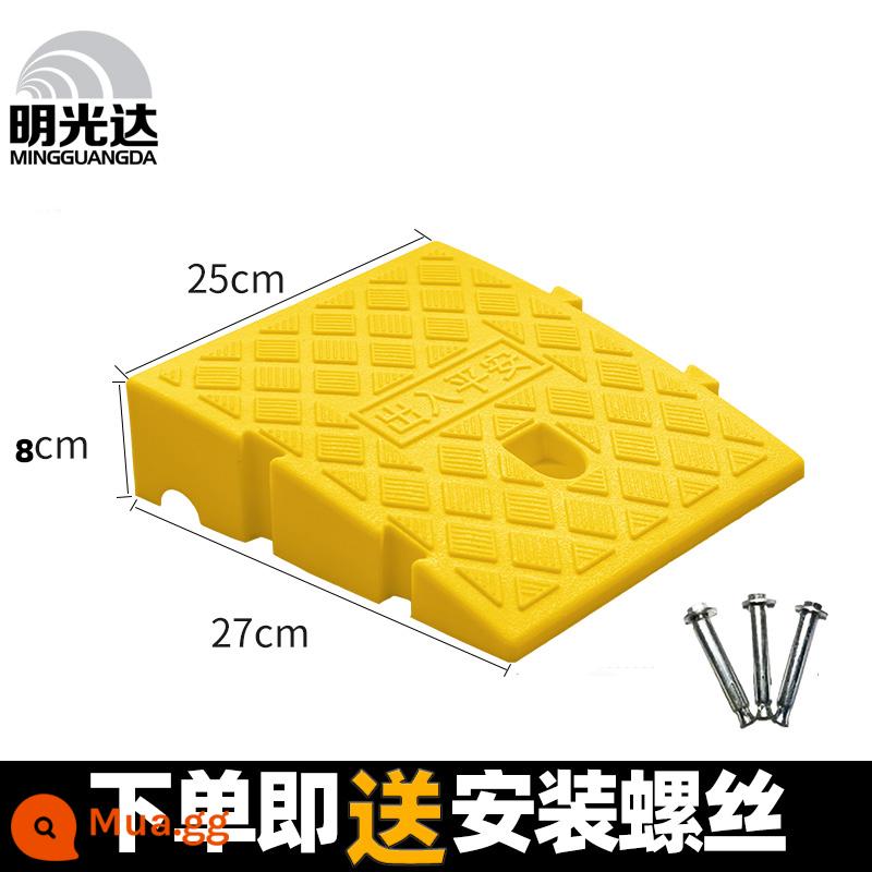 Bậc tam giác pad dốc pad răng đường dọc theo dốc nhựa xe leo dốc ngưỡng pad pad tam giác pad giảm tốc - Snap vàng cao 8cm