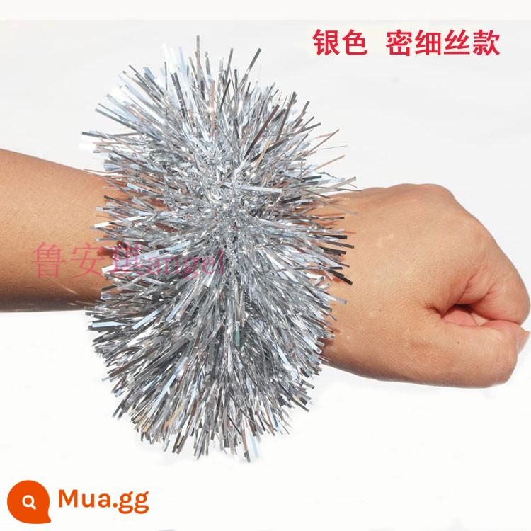 Mẫu giáo khiêu vũ hoa cổ tay 61 Ngày thiếu nhi thể hiện tay sequin hoa thể thao cuộc họp đạo cụ chuông vòng tay - Phong cách lụa dày đặc màu bạc