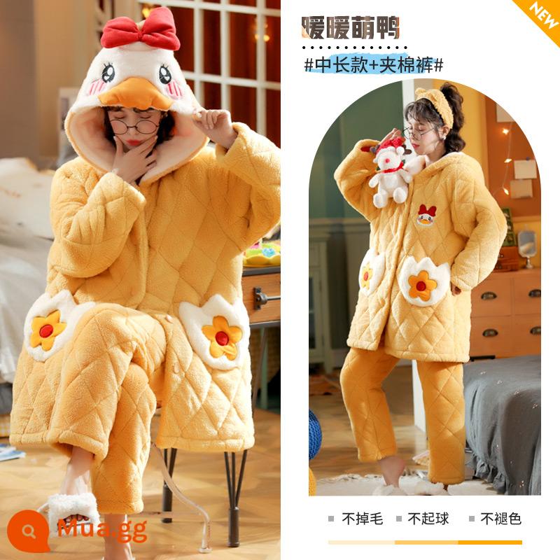 Mùa thu và mùa đông ba -layer cotton cotton pyjama phụ nữ san hô san hô dày nhung phiên bản dài của bộ đồ ngủ mũ trùm đầu mặc bộ quần áo nhà - Vịt dễ thương Nuannuan [phiên bản dài vừa phải + quần bông]