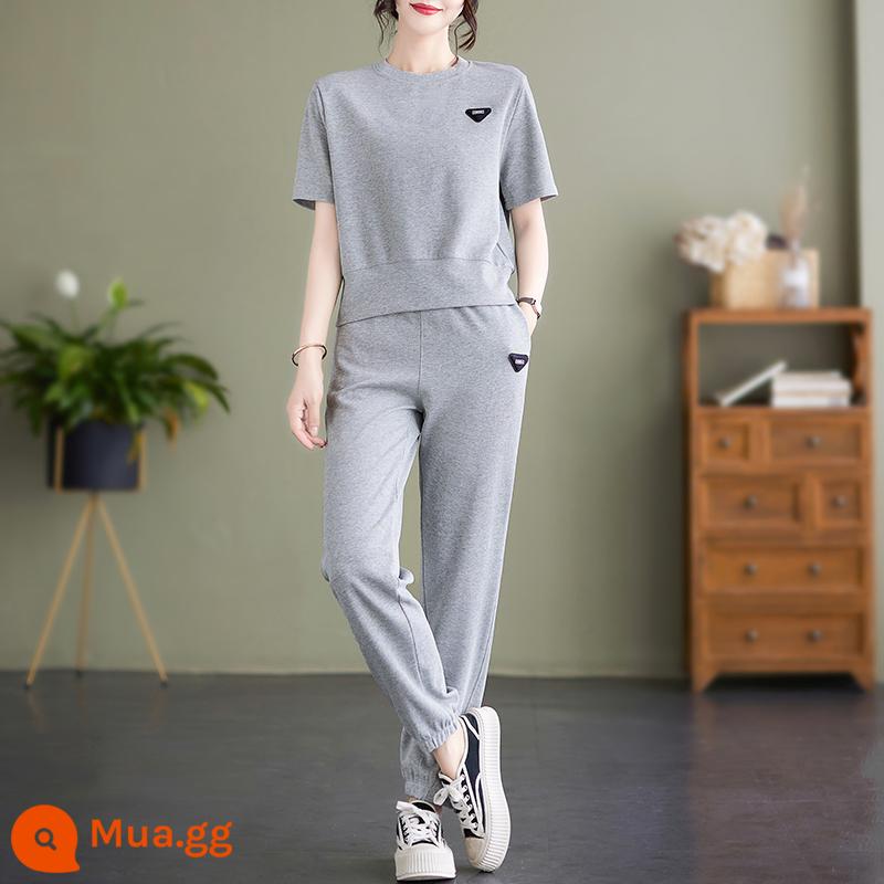 Bộ đồ thể thao cotton nữ mùa hè 2022 mới size lớn rời cổ tròn ngắn tay thường ngày chạy bộ phong cách nước ngoài Bộ đồ 2 mảnh - xám