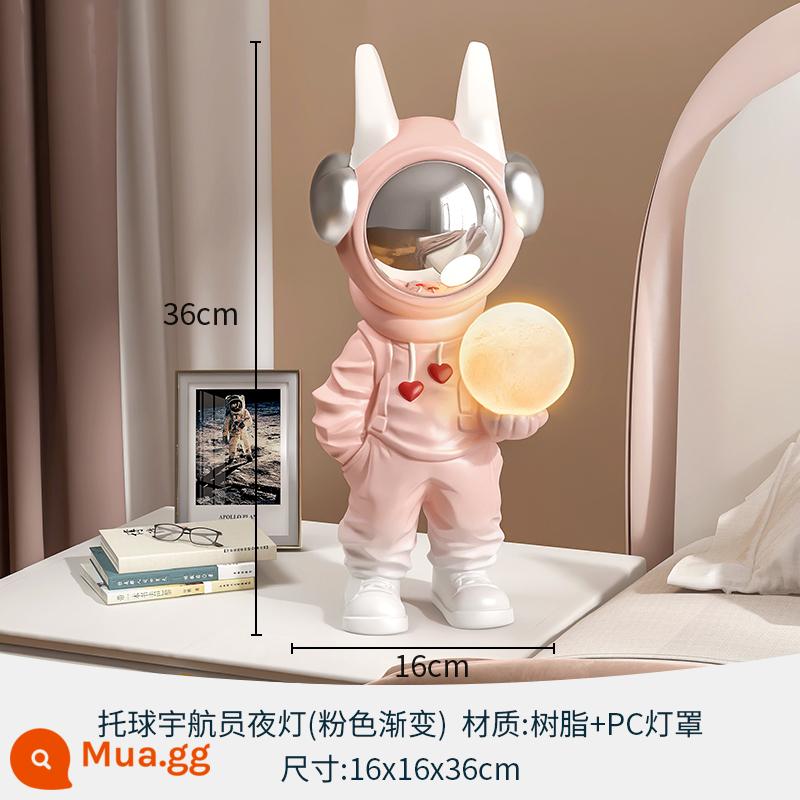 Bắc Âu Thoáng Mát Spaceman Đèn Bàn Phòng Ngủ Đầu Giường Hiên Nhà Thỏ Đèn Ngủ Phòng Trẻ Em Trang Trí Quà Tặng Sinh Nhật - [Dốc màu hồng] Đèn ngủ phi hành gia [Ánh sáng ba tông màu | Sạc riêng biệt | Công tắc cảm ứng]