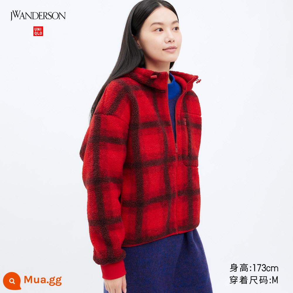 Uniqlo hợp tác nam và nữ JWA giả sherpa cực lông cừu in hình dây kéo áo khoác trùm đầu màu đỏ 462692 - 15 màu đỏ san hô