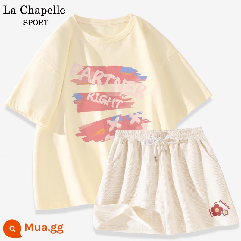 Bộ đồ thể thao La Chapelle nữ 2023 cotton mùa hè mới quần đùi ngắn tay giản dị bộ đồ hai mảnh giảm tuổi X - Màu trắng sữa (mate) + màu trắng sữa (chỉ số phía trước bên trái của quần hoa Yixin)