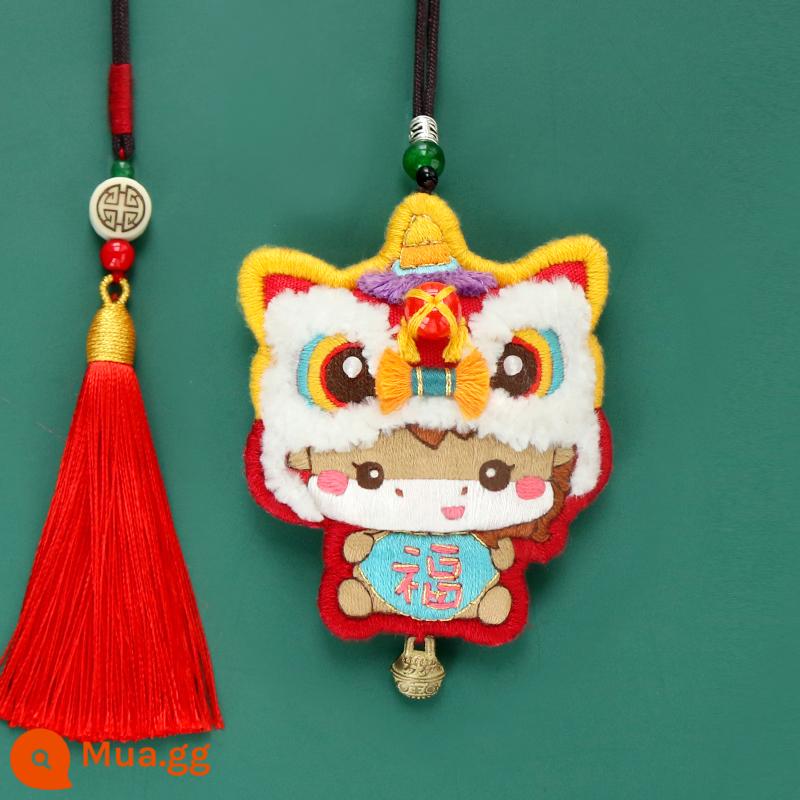 Đánh Thức Sư Tử Mặt Dây Chuyền Thêu Tự Làm Biểu Tượng Hòa Bình Handmade Thêu Gói Sinh Nhật Gửi Bố Gửi Bạn Trai Ô Tô Mặt Dây Chuyền - [Lion Dance Pony] Miễn phí băng thêu + ngải cứu