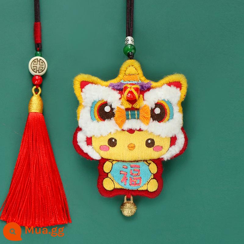 Đánh Thức Sư Tử Mặt Dây Chuyền Thêu Tự Làm Biểu Tượng Hòa Bình Handmade Thêu Gói Sinh Nhật Gửi Bố Gửi Bạn Trai Ô Tô Mặt Dây Chuyền - [Gà múa lân] Miễn phí băng thêu + ngải cứu