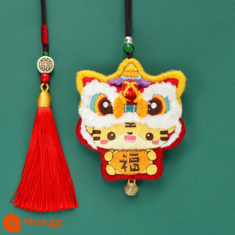 Đánh Thức Sư Tử Mặt Dây Chuyền Thêu Tự Làm Biểu Tượng Hòa Bình Handmade Thêu Gói Sinh Nhật Gửi Bố Gửi Bạn Trai Ô Tô Mặt Dây Chuyền - [-Lion Dance và Little Tiger] Gửi băng thêu + ngải cứu