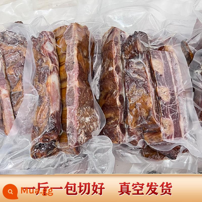 Sườn lợn chữa bệnh ở hàng giữa Hubei Enshi Tujia đặc sản thịt xông khói củi đất hun khói sườn lợn cắt không có xương lớn - 5 cân