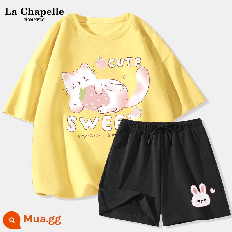 Quần short ngắn tay La Chapelle phù hợp với nữ mùa hè mới 2023 áo thun cotton nhỏ giản dị đồ thể thao J - Vàng ngỗng (mèo dâu) + quần đen (quần hình trái tim thỏ chỉ số phía trước bên trái)