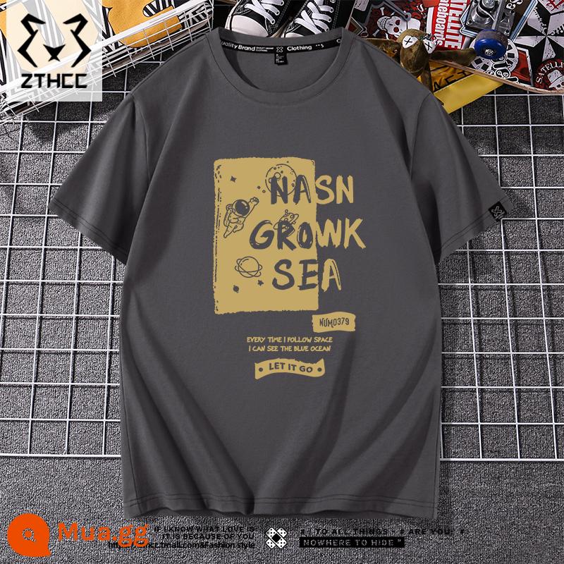 Áo thun nam ngắn tay mùa hè thương hiệu T-shirt cỡ lớn phong cách Mỹ 2023 mới phù hợp với tất cả các trận đấu chàng trai cotton lỏng nửa tay - Màu xám đậm xuyên qua dải ngân hà màu vàng