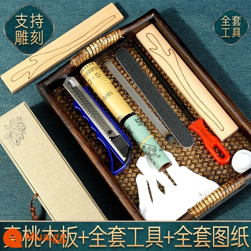 Kẹp tóc gỗ xoan đào dụng cụ kẹp tóc gỗ xoan đào tự chế gỗ xoan đào nguyên chất handmade tự làm gỗ xoan đào để làm kẹp tóc hình vẽ - [2 mẫu bảng gỗ đào chạm khắc, chọn 2 trong số 15] + 15 bản vẽ + bộ dụng cụ + 1 hộp quà tinh tế