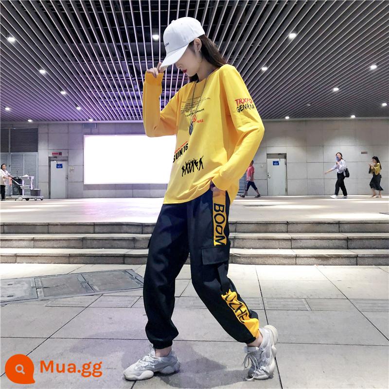 Chạy bộ khiêu vũ đường phố phong cách hip-hop mùa thu xáo trộn quần áo khiêu vũ bước ma mới bộ đồ thể thao và giải trí dành cho nữ thời trang thương hiệu hợp thời trang - 8833 quần đen vàng + Bộ vest dài tay màu vàng 605