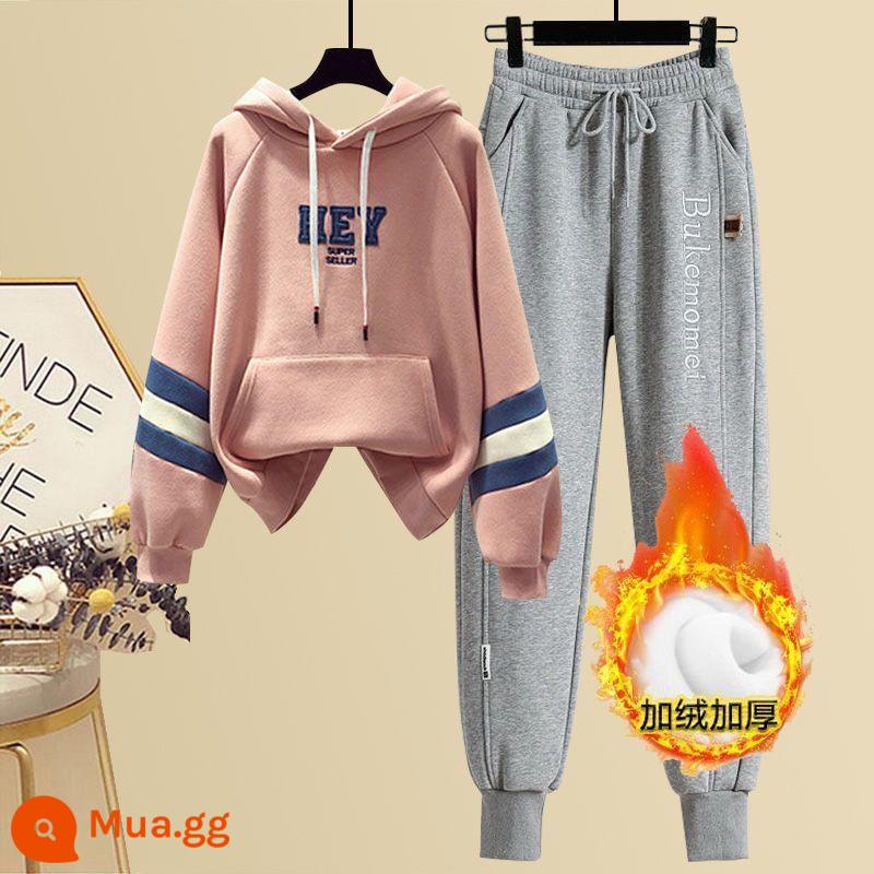 Cộng với -Thicker Suite Phụ nữ thêu áo trùm đầu 2022 Phiên bản Hàn Quốc của Loose Bouquet Mouth Miệng Tide Casual Tide - Quần xám + áo nỉ hồng (bộ đồ)