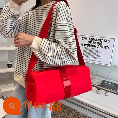 Túi bánh mì nướng túi nylon 2023 mới màu đỏ túi nhỏ túi vải Messenger vải Oxford thể dục thể thao túi nữ - Dây đeo vai màu đỏ kích thước lớn để tập thể dục