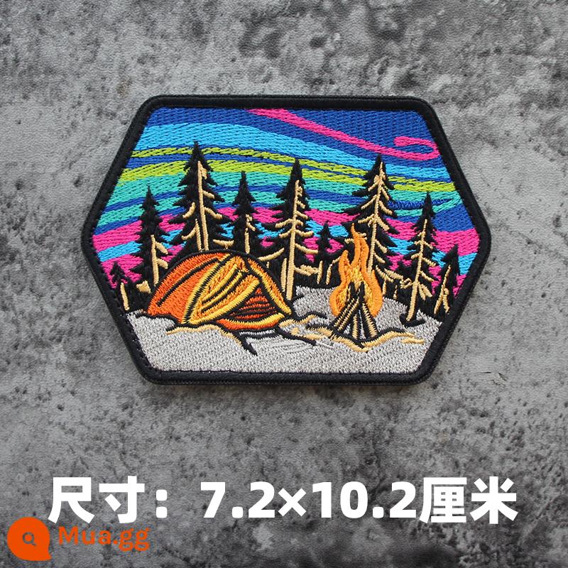 Thêu Velcro Scenic Morale Patch Phiêu lưu ngoài trời Cắm trại Traveller Keo Armband Morale Patch - Những đám mây và tuyết đầy màu sắc màu xám nhạt