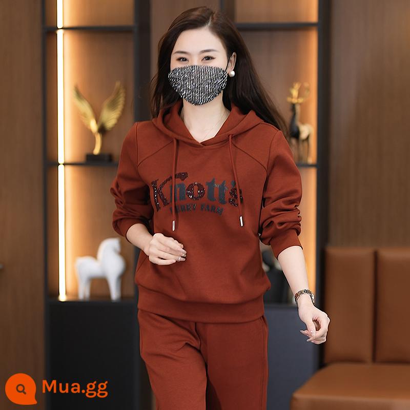 Bộ đồ thể thao giản dị thời trang cotton thoáng mát cho nữ xuân thu mới 2024 Bộ hai món áo nỉ có mũ trùm đầu giảm tuổi tác theo phong cách phương Tây - rượu vang