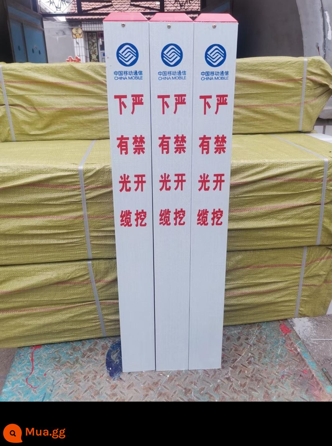 Biển báo cáp điện PVC kính cảnh báo ngầm - China Mobile cao PVC10*50 màu trắng có cáp quang bên dưới