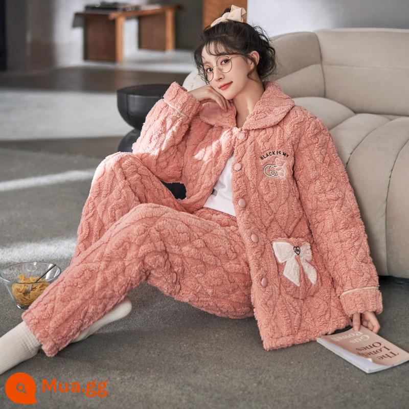 Flannel ba lớp đệm dày đồ ngủ mùa đông của phụ nữ cộng với nhung lông cừu san hô dễ thương mùa đông đệm bông áo khoác dịch vụ gia đình bộ - Đỏ 23832