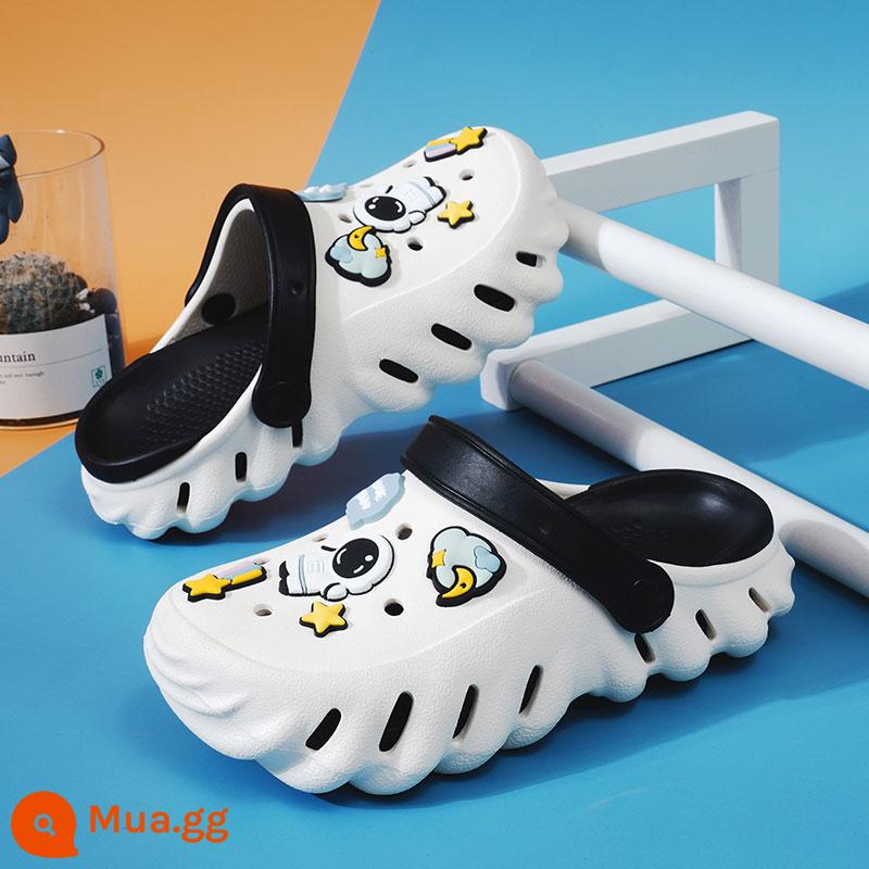 abckids giày xỏ lỗ trẻ em bé trai dép xăng đan mùa hè chống trượt trẻ em trung và lớn bé trai đi giày đi biển - Trắng và Đen (Astros)