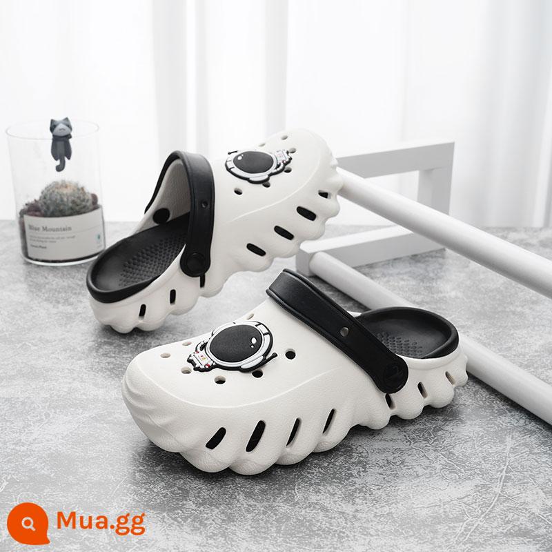 abckids giày xỏ lỗ trẻ em bé trai dép xăng đan mùa hè chống trượt trẻ em trung và lớn bé trai đi giày đi biển - Trắng và đen (phiên bản Q của phi hành gia)