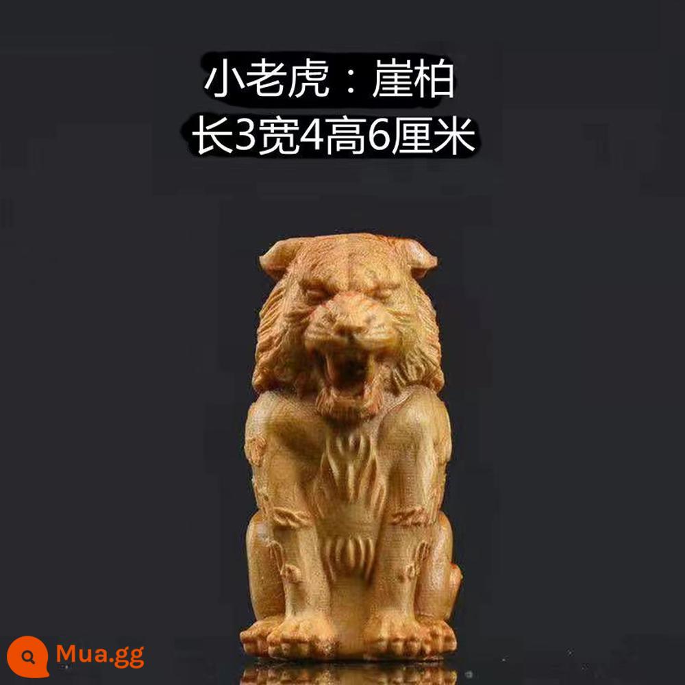 Taihang Yabai Xiaomeng Tiger Ornament Tiger Tiger Head Chạm khắc gỗ Tay cầm Miếng Mặt dây chuyền Chơi Wenwan Chạm khắc gỗ nguyên khối - Tay cầm hổ Thuja 6cm