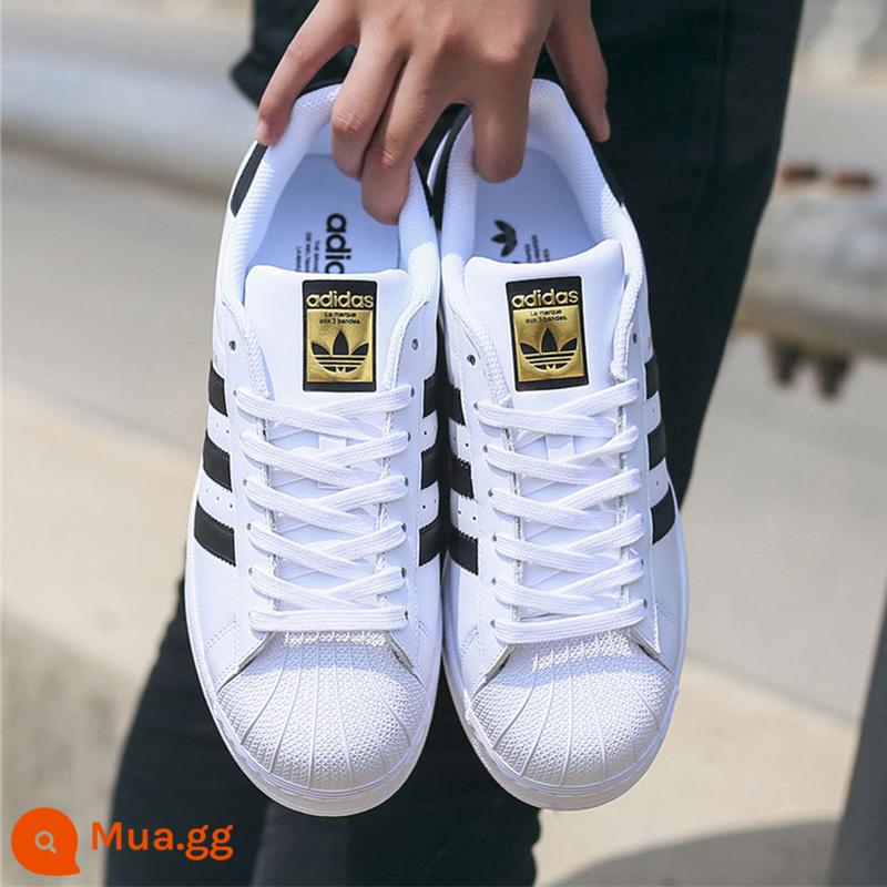 Giày nam Adidas vỏ đầu nhãn vàng giày thể thao nam cỏ ba lá mùa thu đông giày trắng giày nữ hàng chính hãng chính hãng - Mẫu hình ảnh chính/Mẫu cổ điển vỏ sò nhãn vàng/Mẫu giống nhau cho nam và nữ/Hàng chính hãng, nếu lấy hàng giả sẽ được giảm giá 10%.