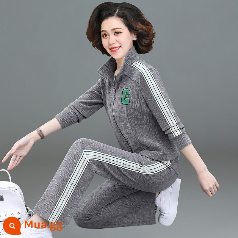 Bộ đồ thể thao nữ xuân thu 2023 phong cách mới phong cách nước ngoài Châu Âu hàng cotton áo len nữ thương hiệu cao cấp giải trí hai mảnh - Người mẫu trung niên xám