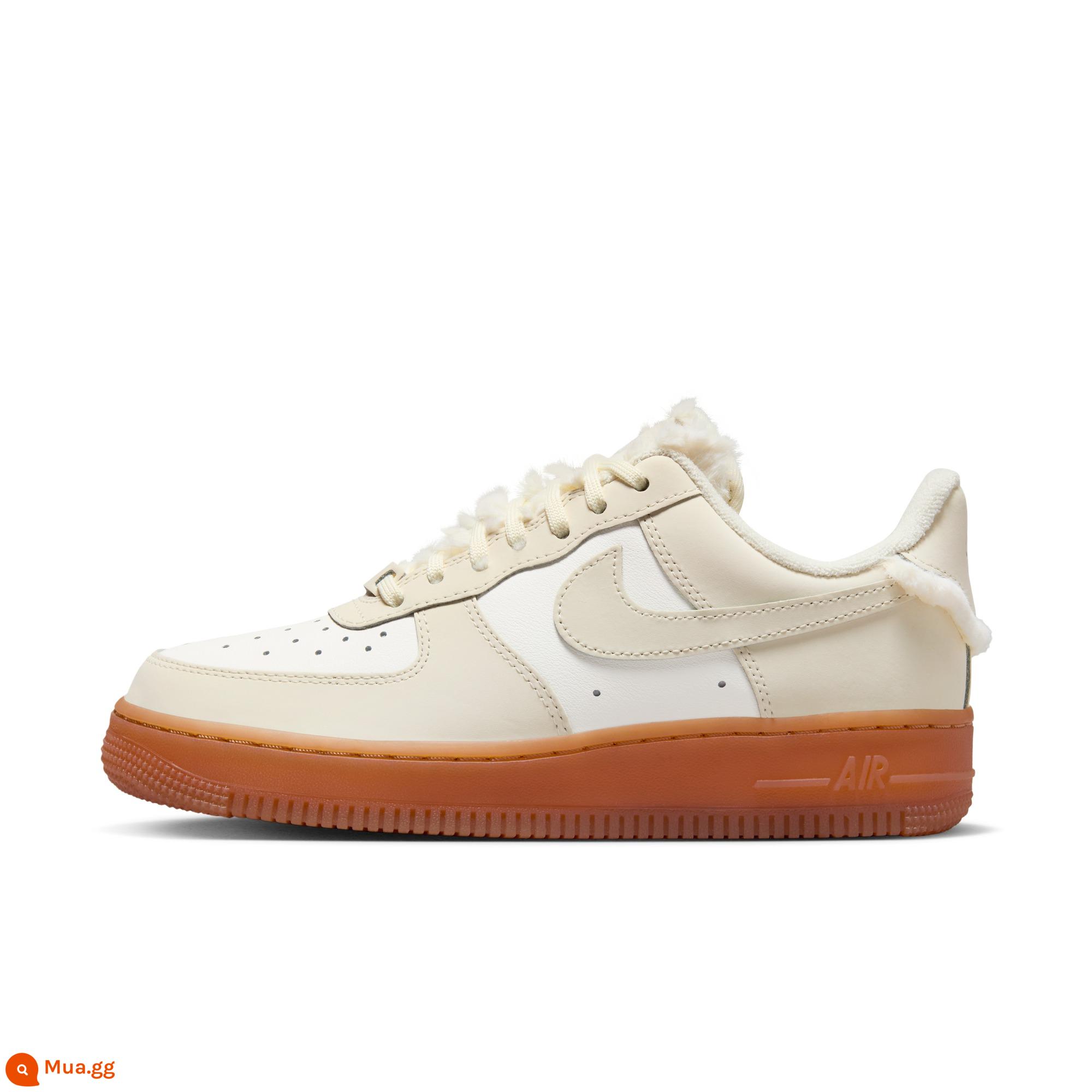 Giày thể thao nữ Nike Air Force One chính thức mùa đông đế cao su FV3701 - 119 Cánh buồm trắng/Màu sữa dừa/Cao su nâu vừa/Màu sữa dừa/Trắng cánh buồm/Đỏ tím nhật thực