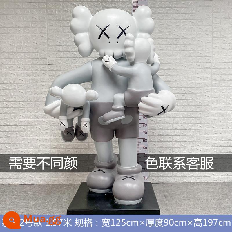 kaws trang trí lớn tác phẩm điêu khắc Sesame Street búp bê bạo lực gấu net màu đỏ cửa hàng phòng khách đổ bộ thủy triều chơi thẻ đục lỗ lớn ảnh - Cha mẹ và con màu xanh lá cây bế em bé 1,97 mét