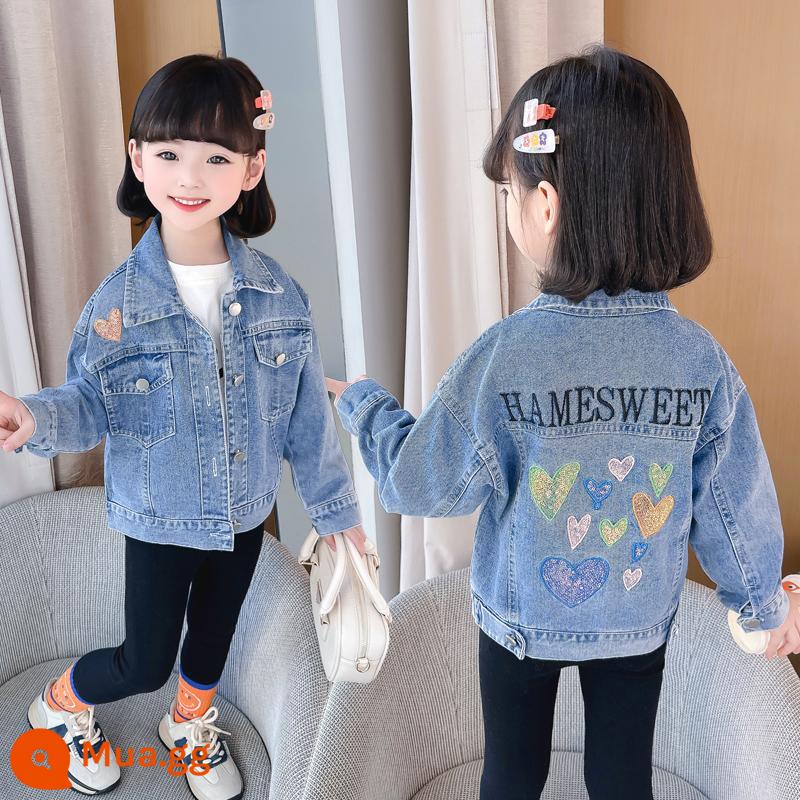 Áo khoác denim bé gái dài tay thêu phong cách nước ngoài cho bé xuân thu 2023 áo khoác trẻ em nhỏ, vừa và lớn mới - Áo khoác sequin tình yêu đích thực cỡ denim mềm chạy quá lớn