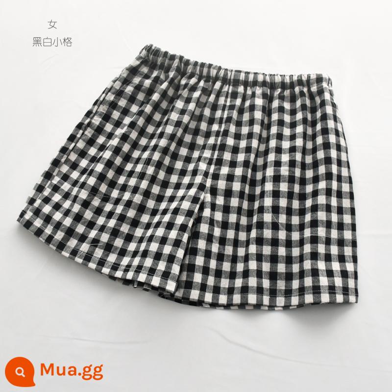 Kẻ sọc đơn giản Nhật Bản Bộ đồ ngủ nữ nam mùa hè cotton nguyên chất cotton giặt mỏng phần quần short đi biển cặp đôi nhà quần - Quần short nữ ca rô trắng đen [quần short cotton đã giặt]