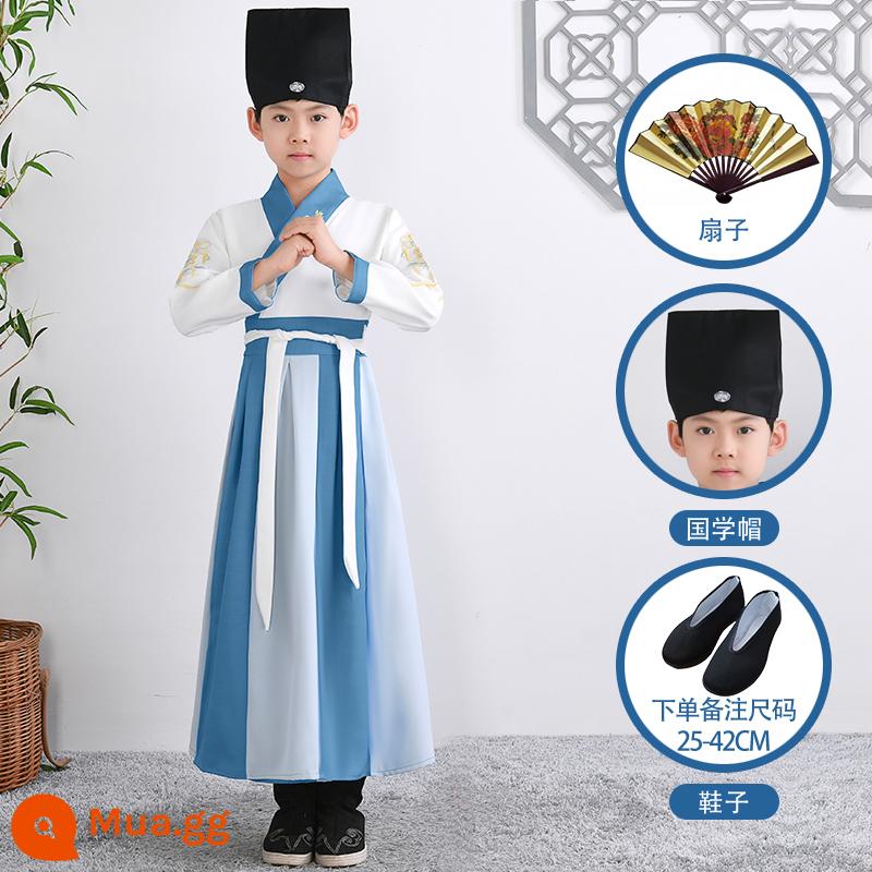 Hanfu trẻ em Sách phong cách Trung Quốc dành cho nam sinh Trường Quốc gia Quần áo trẻ em Trường tiểu học Trang phục cổ dài tay Trang phục nữ Sáu một - Áo xanh hồ khâu tay thẳng phong cách nam + mũ + quạt + giày vải đen