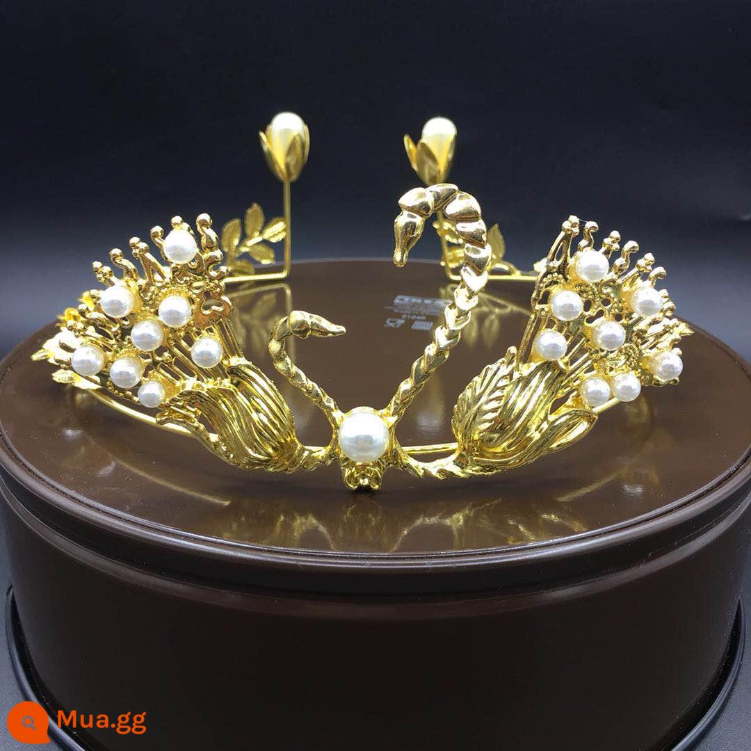 Boutique trang trí bánh nướng cô dâu theo phong cách Châu Âu hợp kim phối ren Vương miện phụ kiện sinh nhật handmade hoàng hậu mũ tròn lớn - Vương miện vàng thiên nga vàng nhạt-Sắt