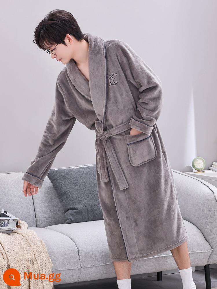 Váy ngủ mùa đông nữ dày dặn lông cừu san hô đồ ngủ nam mùa thu đông áo choàng tắm flannel phiên bản dài nữ cỡ lớn phục vụ tại nhà áo choàng buổi sáng - Váy ngủ thêu chữ X màu xám nhạt cho nam