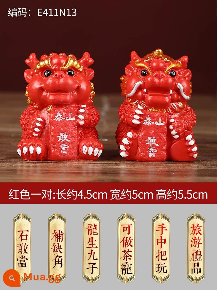 Shi Gandang Four Brothers Đá trang trí Little Lion Dragon Sinh ra chín người con trai Meng Pet Đá bổ sung Quà lưu niệm du lịch Taishan - 1 đôi màu đỏ (màu ngẫu nhiên)