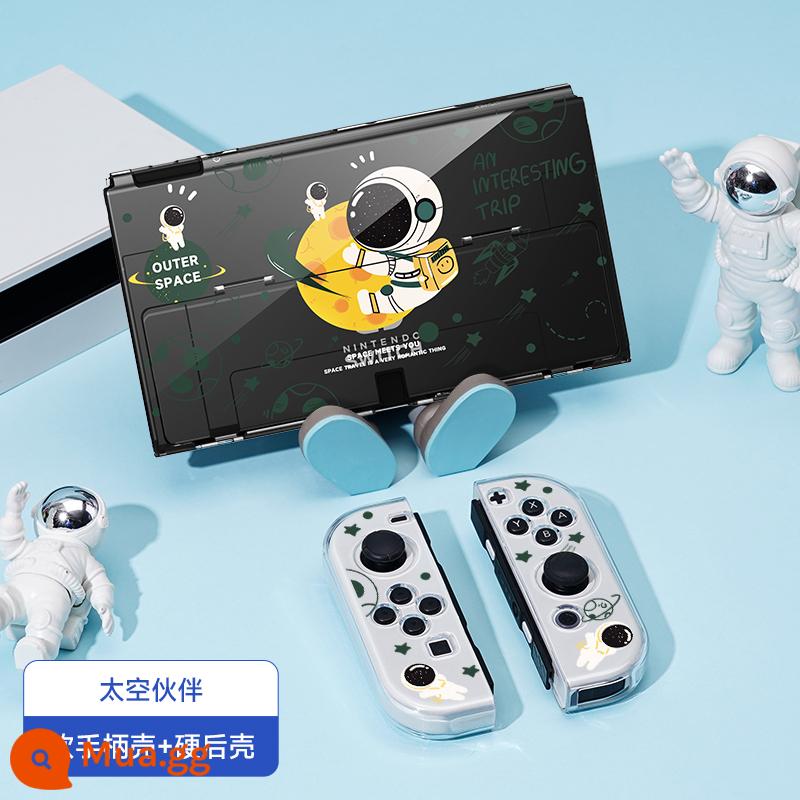 Vỏ bảo vệ Switcholed của Nintendo Công tắc đế có thể cắm được Vỏ tay cầm OLED Phụ kiện máy trò chơi OLED Phụ kiện NS pha lê trong suốt Vỏ silicon mềm Túi đựng vỏ cứng hai mảnh Bộ đầy đủ - Vỏ bảo vệ OLED trong suốt mới [Space Partner ✦ Tay cầm mềm] Đi kèm nắp + màng √ Bao gồm bù màu vàng