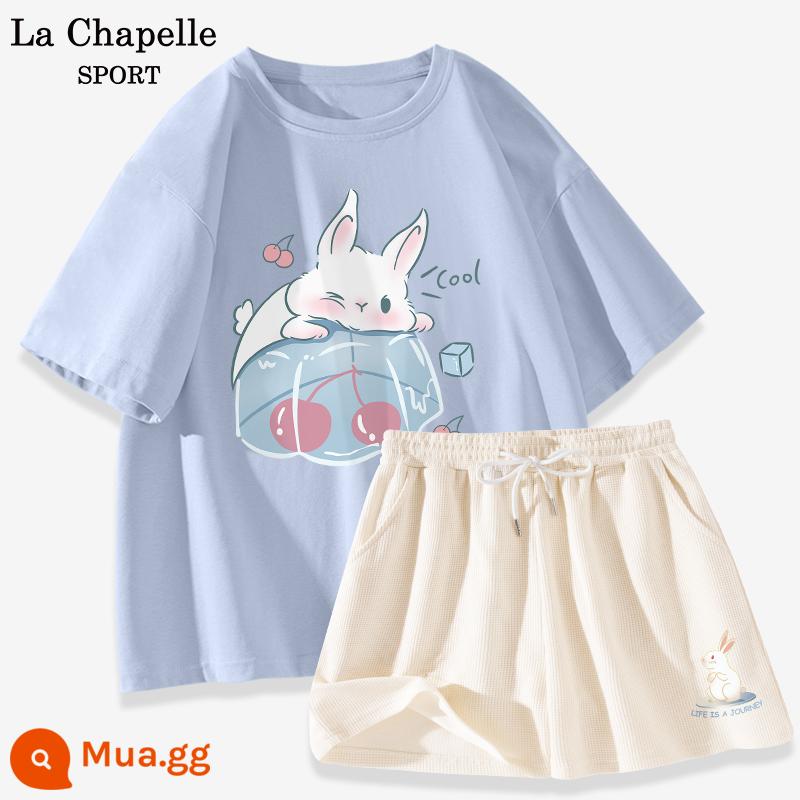 Bộ đồ thể thao La Chapelle nữ 2023 cotton mùa hè mới quần đùi ngắn tay giản dị bộ đồ hai mảnh giảm tuổi X - Màu xanh nhạt (thỏ đá viên) + màu trắng sữa (chỉ số phía trước bên trái của quần hành tinh chữa bệnh)