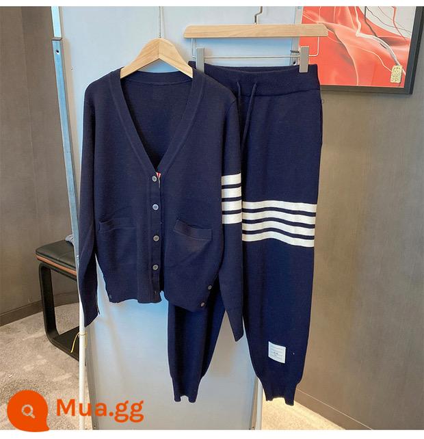 Hợp thời trang 4 thanh cardigan dệt kim màu xám tb + quần âu bộ đồ nữ 22 thu đông phong cách đại học hàn quốc phiên bản cao - Màu xanh navy [bộ chính hãng]