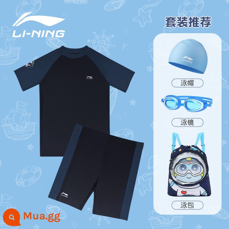 Đồ bơi trẻ em Li Ning bé trai hai mảnh 2022 quần bơi trẻ em trung và lớn mới chống nắng chuyên nghiệp đào tạo suối nước nóng bé trai - Nâng cấp màu xanh navy + kính bơi + mũ bơi + túi bơi