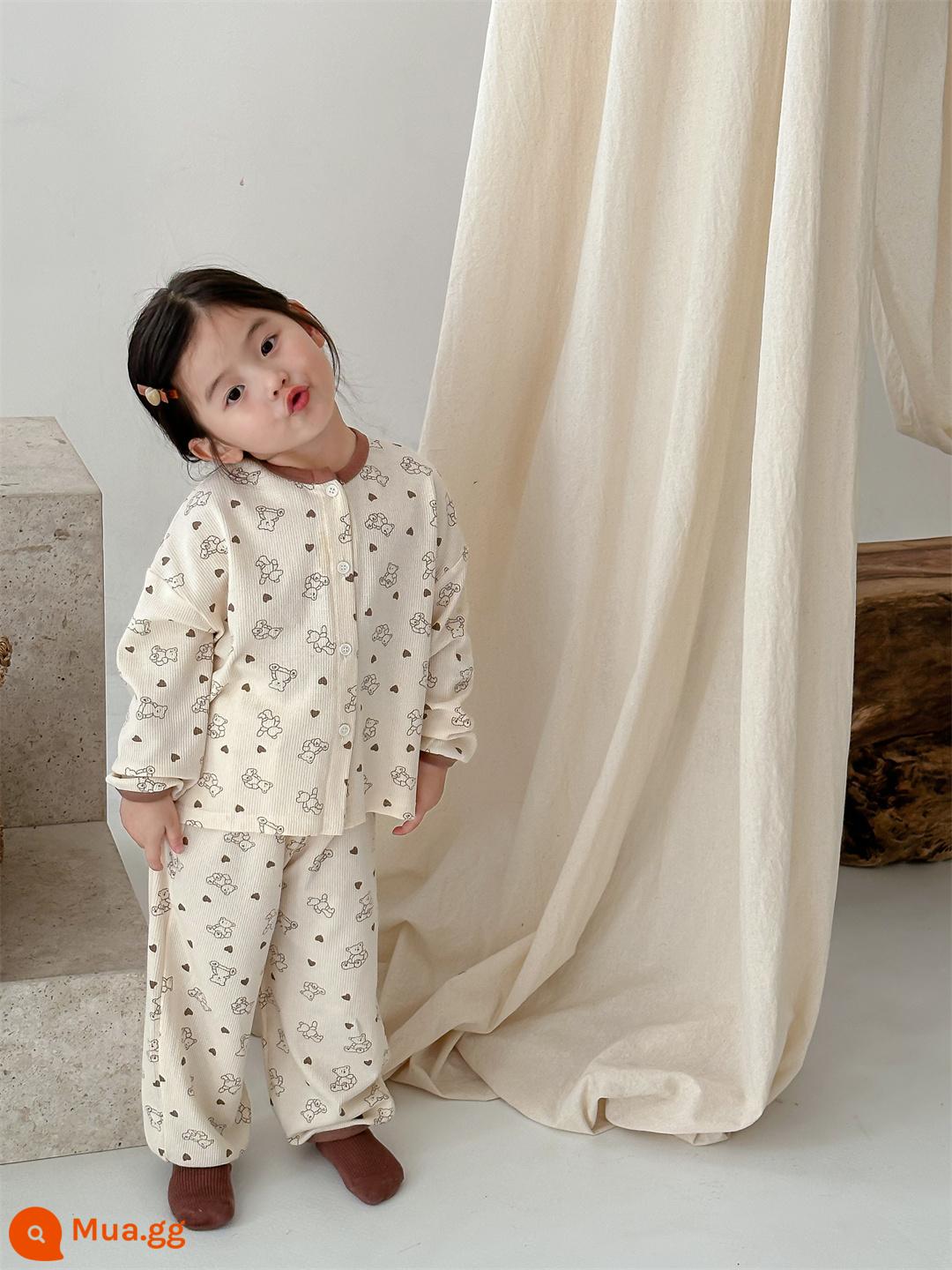 Bộ đồ ngủ trẻ em phong cách Hàn Quốc 2023 xuân thu bé trai và bé gái áo khoác cardigan cotton nguyên chất phù hợp với phong cách phương Tây quần dài tay mặc ở nhà cho bé - gấu yêu