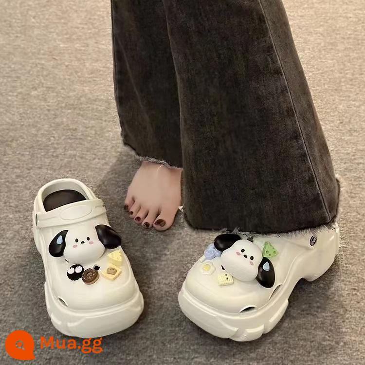 Trang phục ngoài trời dành cho nữ với Crocs dậm phân cho mùa hè, khóa hoa hoạt hình dễ thương, đế dày nổi tiếng trên Internet, dép xỏ ngón có túi hai mũi đi biển đa năng - Trắng [nút hoa chó dễ thương]