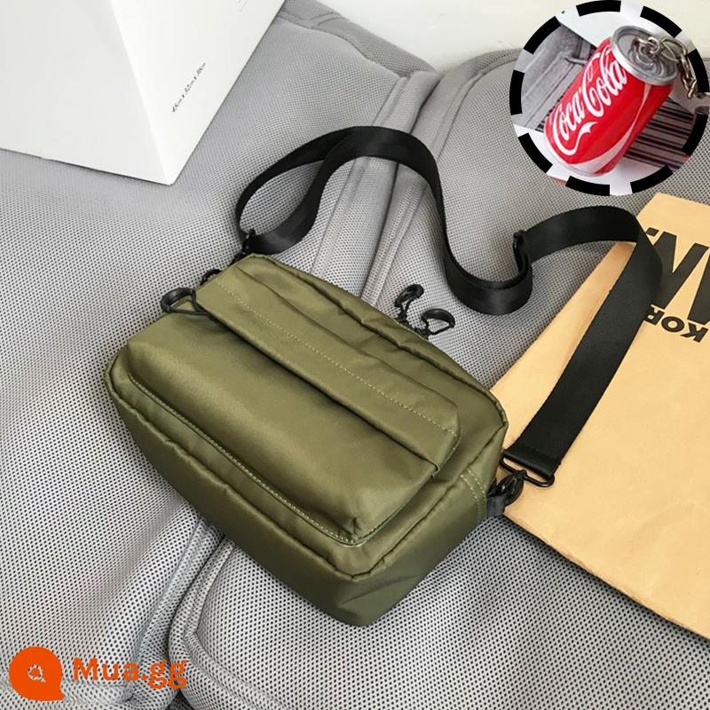 Túi satchel túi đeo chéo thông thường cho nam túi đeo vai ins thương hiệu hợp thời trang túi treo học sinh túi nhỏ xu hướng đường phố túi xách Nhật Bản - coca cola xanh