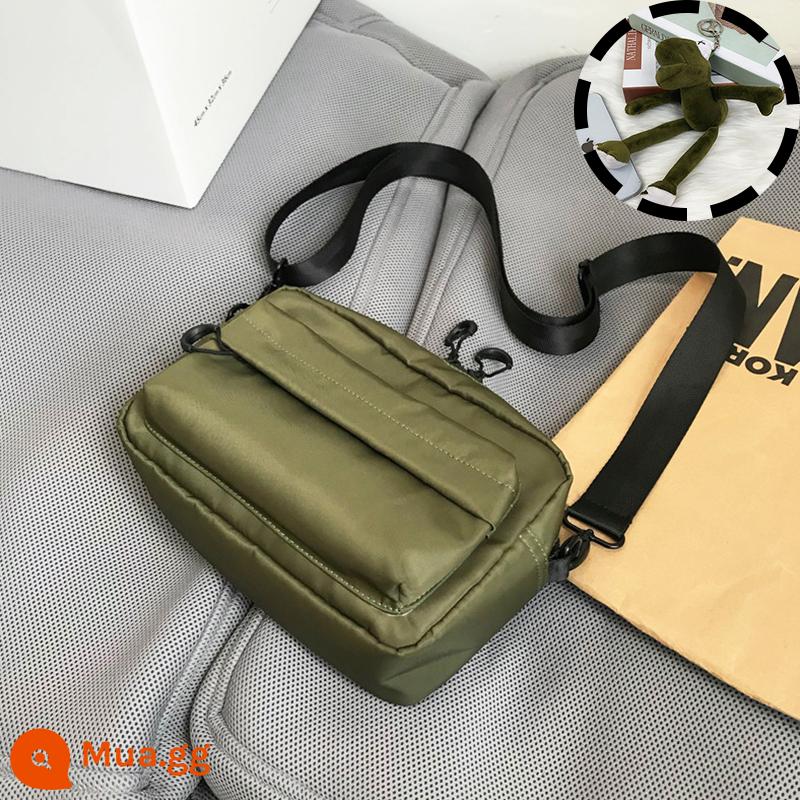 Túi satchel túi đeo chéo thông thường cho nam túi đeo vai ins thương hiệu hợp thời trang túi treo học sinh túi nhỏ xu hướng đường phố túi xách Nhật Bản - ếch xanh