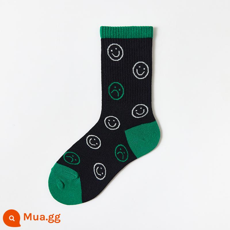 NickSocks đen trắng kẻ sọc cổ điển khuôn mặt tươi cười vớ ống giữa cổ điển phối màu cổ điển cặp vớ thủy triều phiên bản Hàn Quốc - Khắp nơi đều có khuôn mặt tươi cười